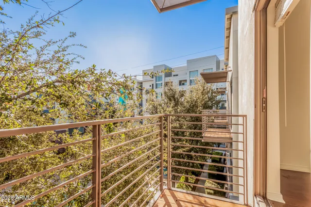 a view of entryway with shower
