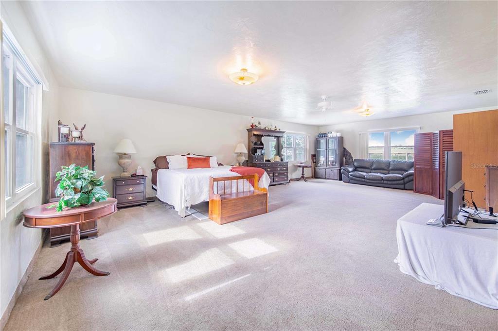 1646 Tyner Road Haines City, FL 33844 - Photo 33 of 64 a living room with furniture and a flat screen tv
