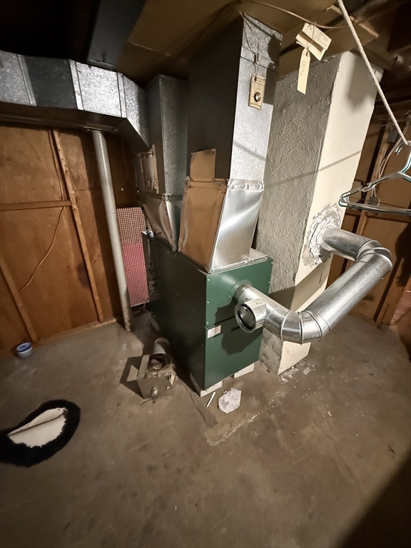 137 Carnavon Circle Springfield, MA 01109 - Photo 24 of 36