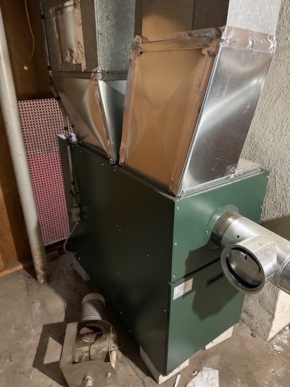 137 Carnavon Circle Springfield, MA 01109 - Photo 25 of 36