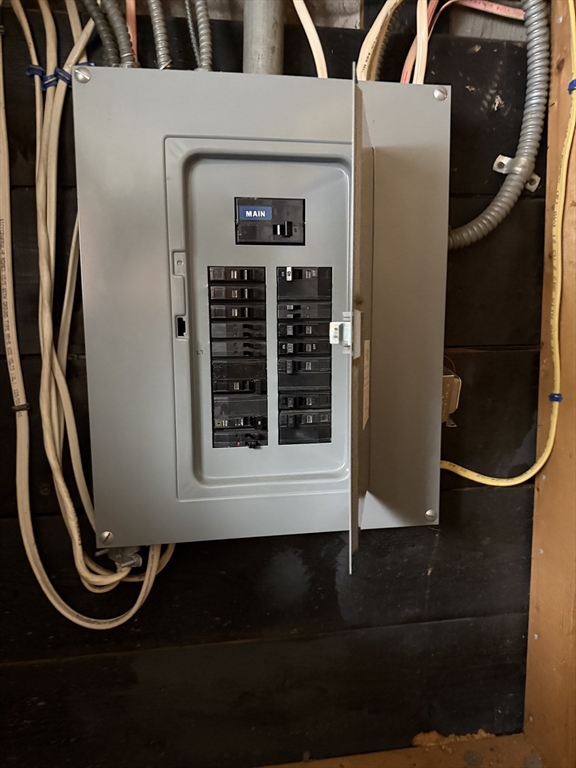 137 Carnavon Circle Springfield, MA 01109 - Photo 27 of 36