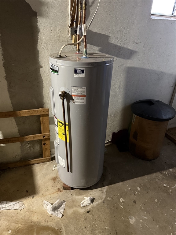 137 Carnavon Circle Springfield, MA 01109 - Photo 28 of 36