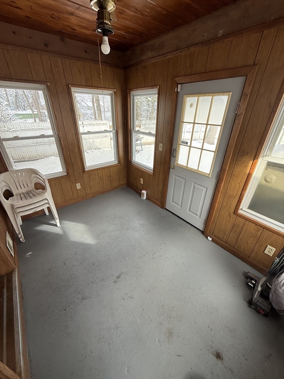 137 Carnavon Circle Springfield, MA 01109 - Photo 30 of 36