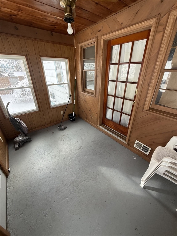 137 Carnavon Circle Springfield, MA 01109 - Photo 31 of 36