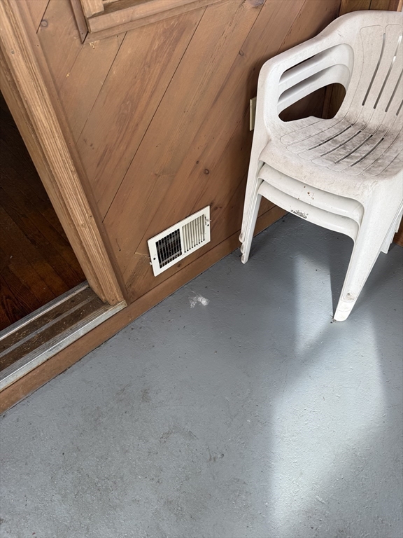 137 Carnavon Circle Springfield, MA 01109 - Photo 33 of 36