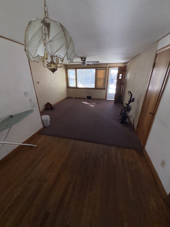 137 Carnavon Circle Springfield, MA 01109 - Photo 4 of 36