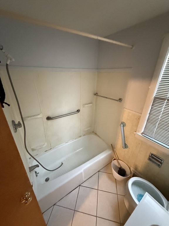 137 Carnavon Circle Springfield, MA 01109 - Photo 8 of 36