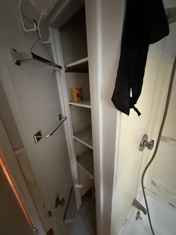 137 Carnavon Circle Springfield, MA 01109 - Photo 9 of 36