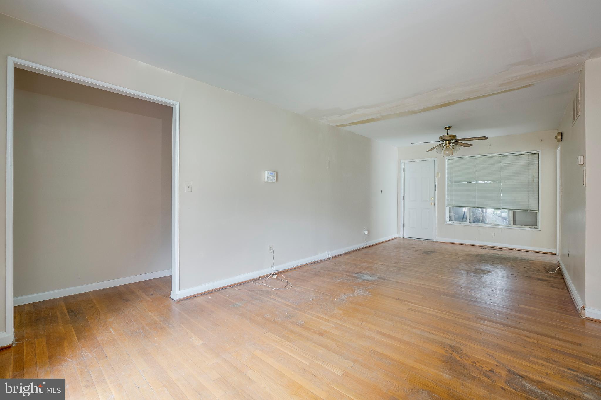 926 Prestwood Road Baltimore, MD 21228 - Photo 5 of 18 Dining Room