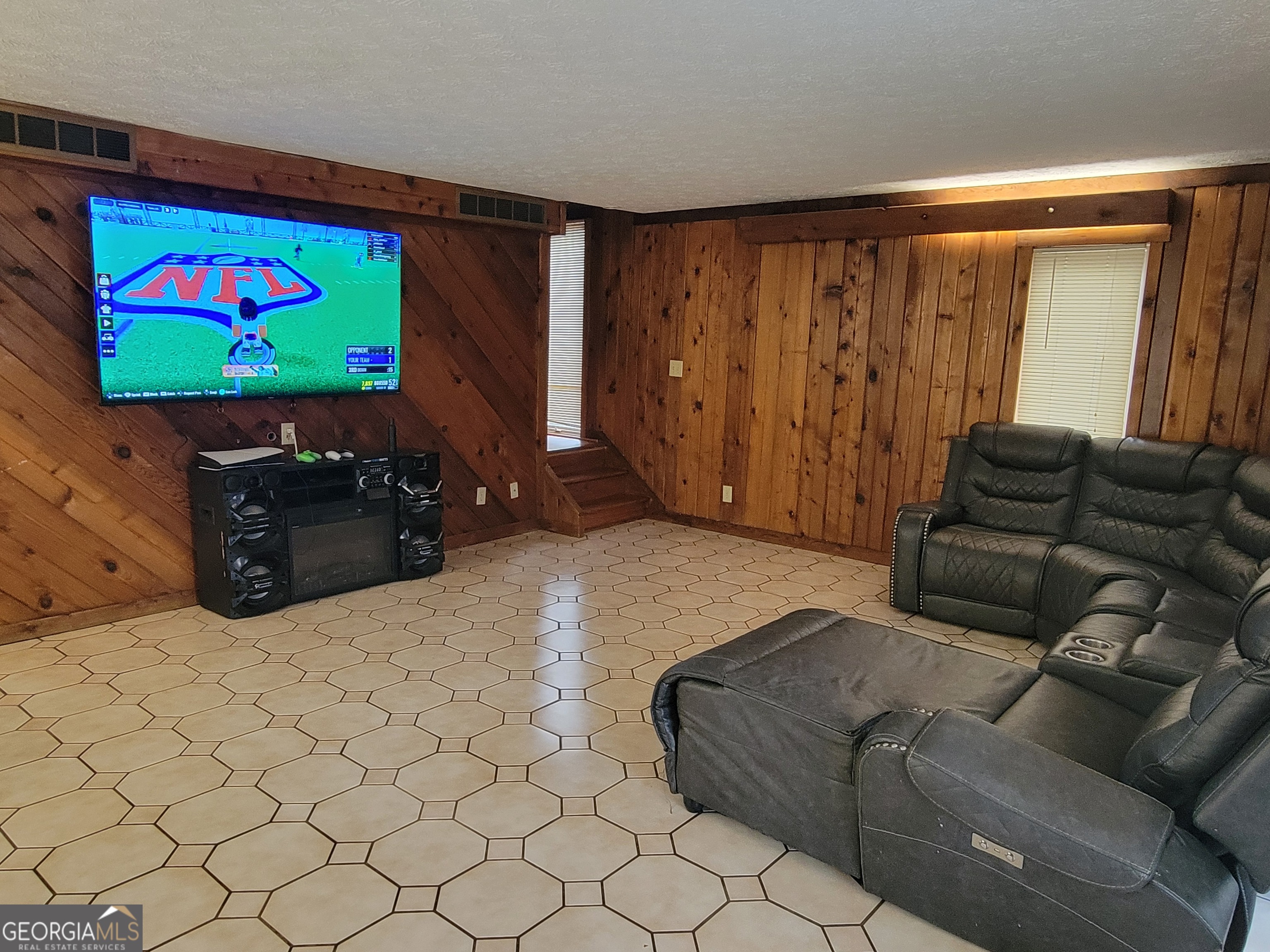 2530 Rockbridge Road Northwest Conyers, GA 30012 - Photo 7 of 16 a living room with furniture