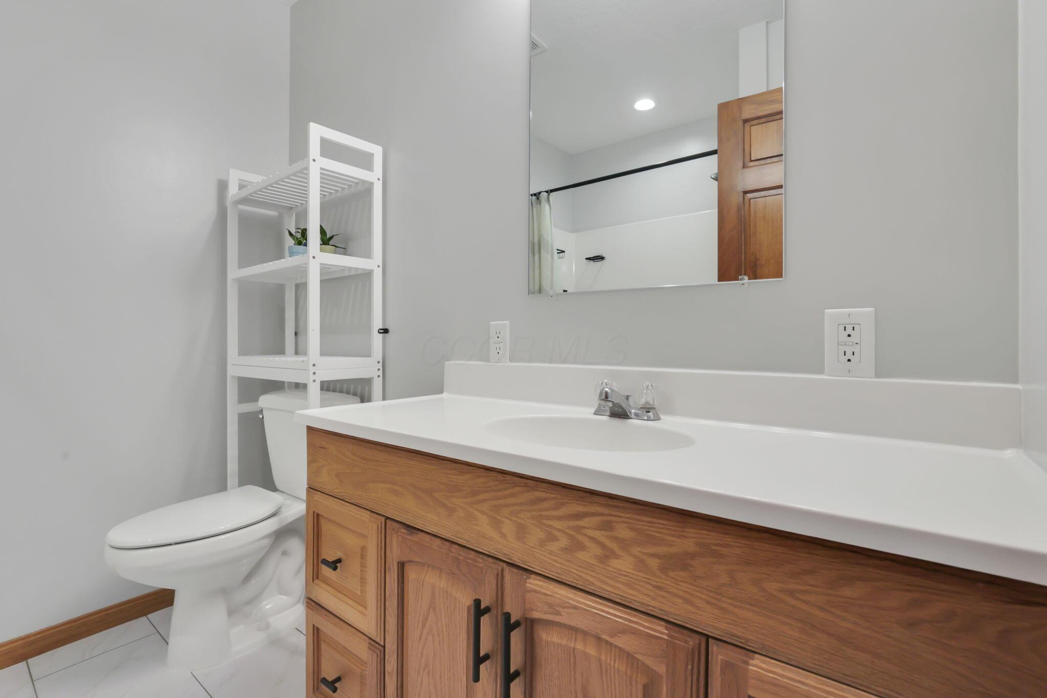 11851 Murlette Road Southwest Stoutsville, OH 43154 - Photo 28 of 44 Hall Full Bath