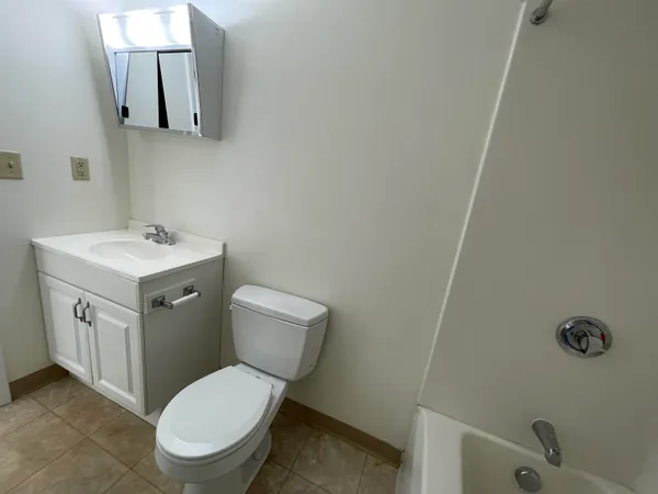 $1,849 | 3951 Old Brown Avenue, Unit 112, Manchester, NH 03103