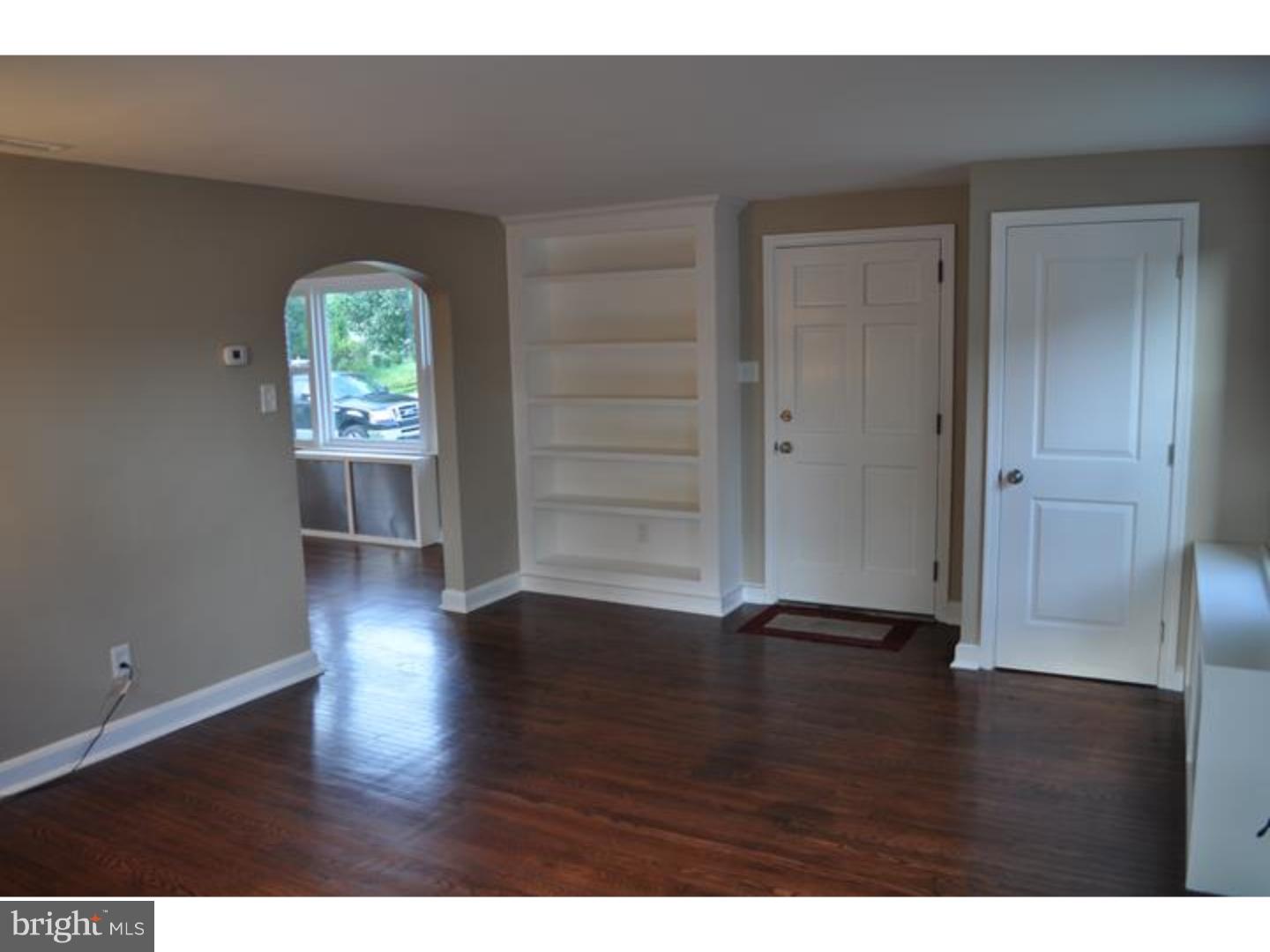 321 Crum Lynne Road Ridley Park, PA 19078 - Photo 3 of 25 Living Room