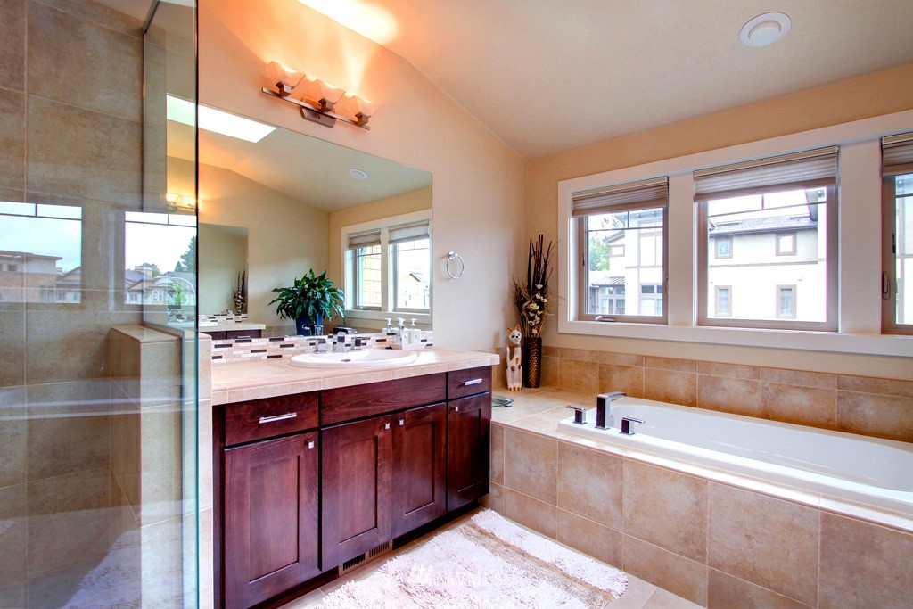 1216 North 42nd Place Renton, WA 98056 - Photo 12 of 19
