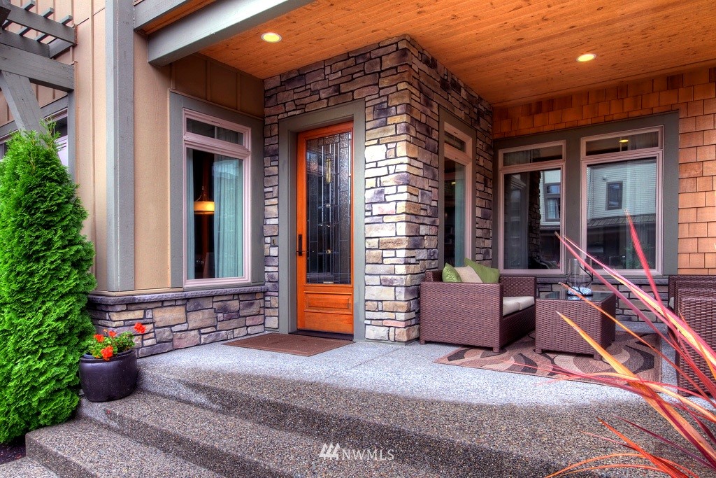1216 North 42nd Place Renton, WA 98056 - Photo 3 of 19