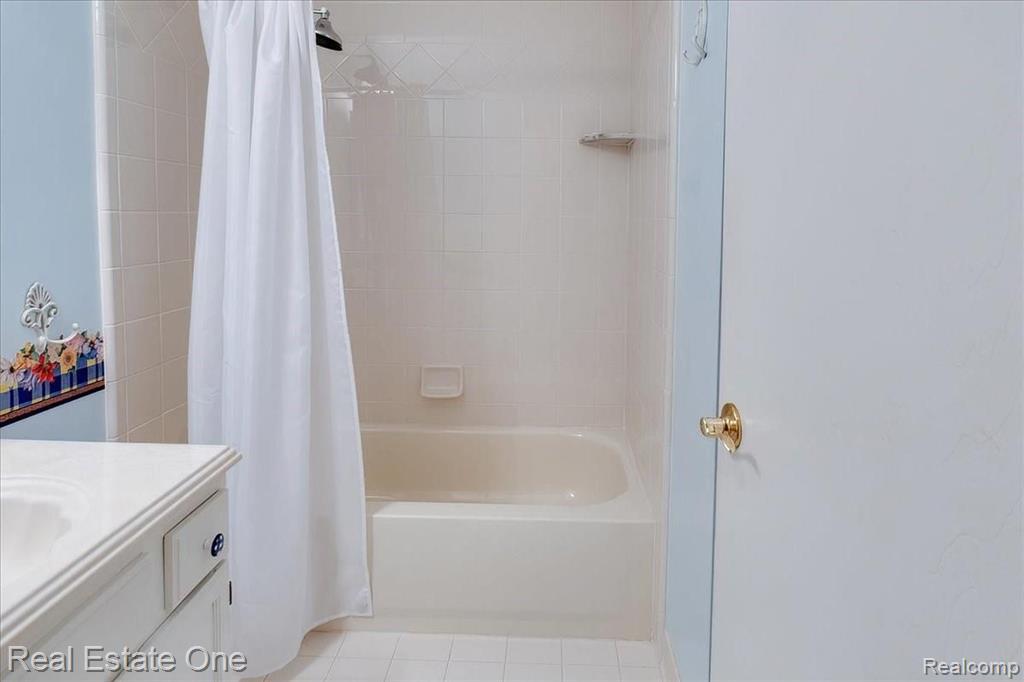 2051 Warrington Road Rochester Hills, MI 48307 - Photo 37 of 64