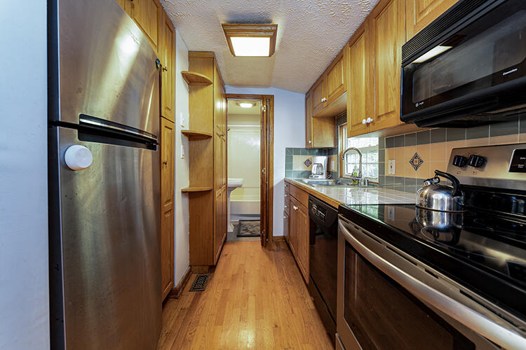 392 Lakeview Point Road Harrodsburg, KY 40330 - Photo 13 of 38 Galley kitchen