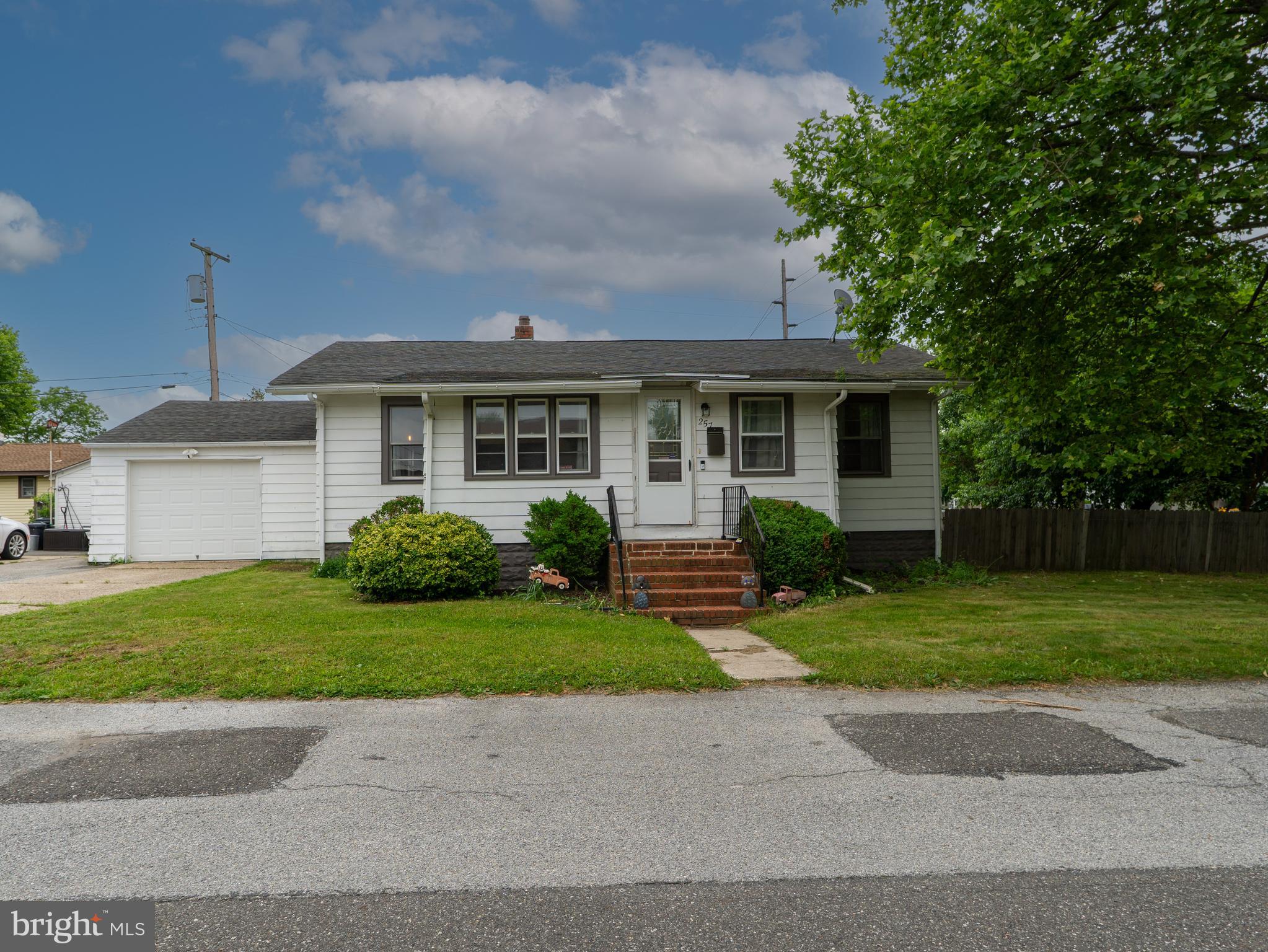 257 G Street Carneys Point, NJ 08069 - Photo 2 of 27