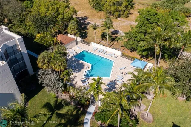$424,900 | 5650 Camino Del Sol, Unit 200, Boca Raton, FL 33433