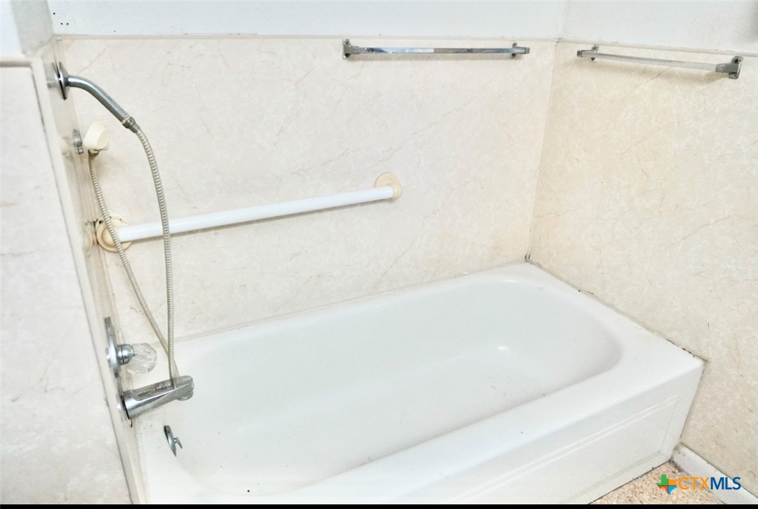 141 Jackson Street Elgin, TX 78621 - Photo 27 of 28 a bathroom with a bathtub