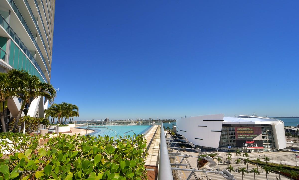 888 Biscayne Boulevard, Unit 2511 Miami, FL 33132 - Photo 15 of 26 a view of a terrace with sky view