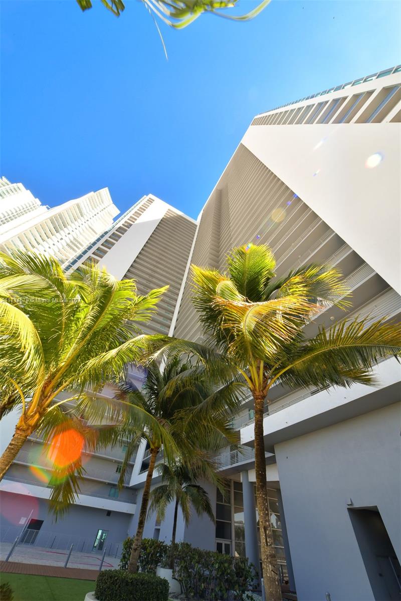 888 Biscayne Boulevard, Unit 2511 Miami, FL 33132 - Photo 24 of 26 a view of a house with a backyard