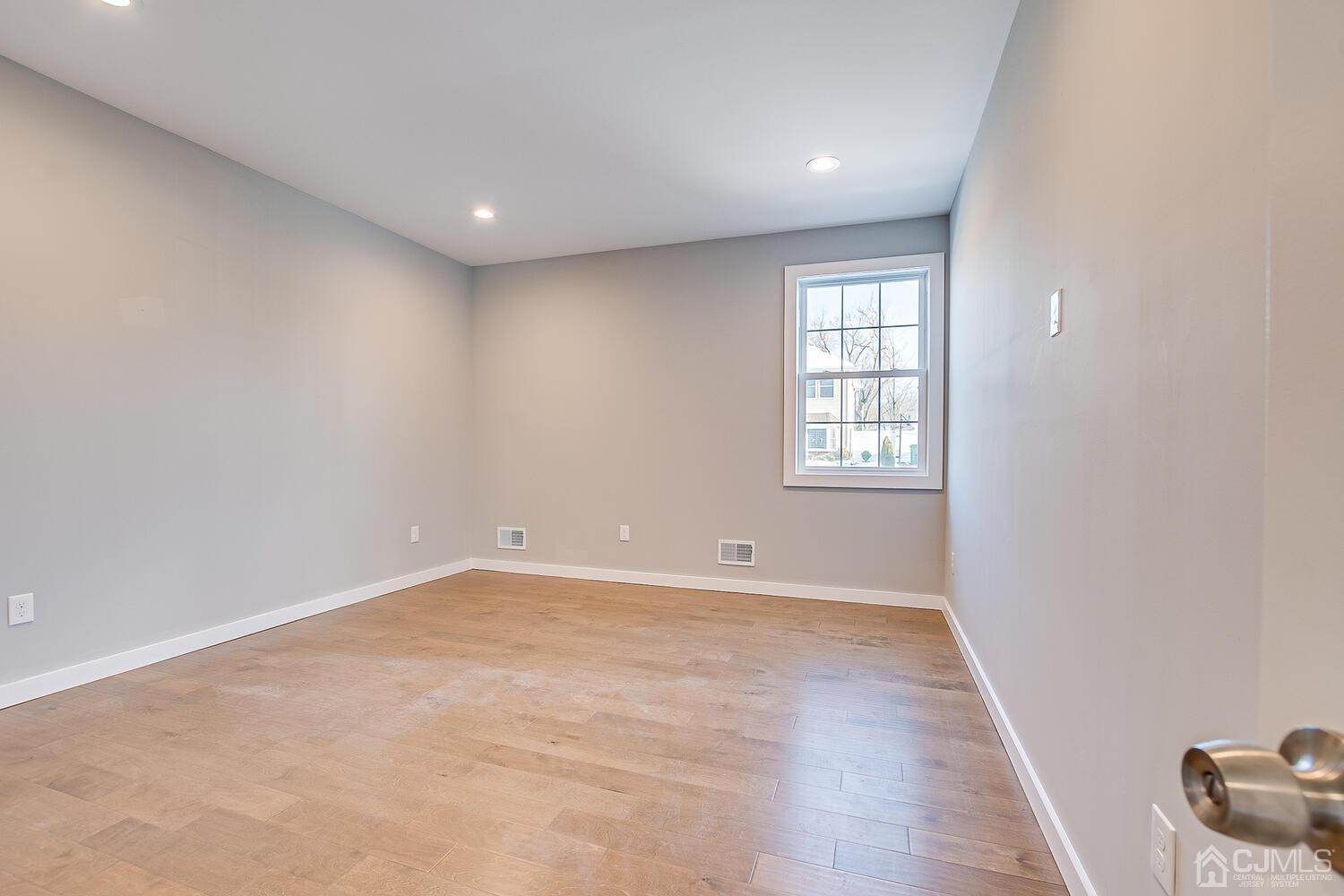 31 Sturgis Road Edison, NJ 08817 - Photo 19 of 35 an empty room with windows