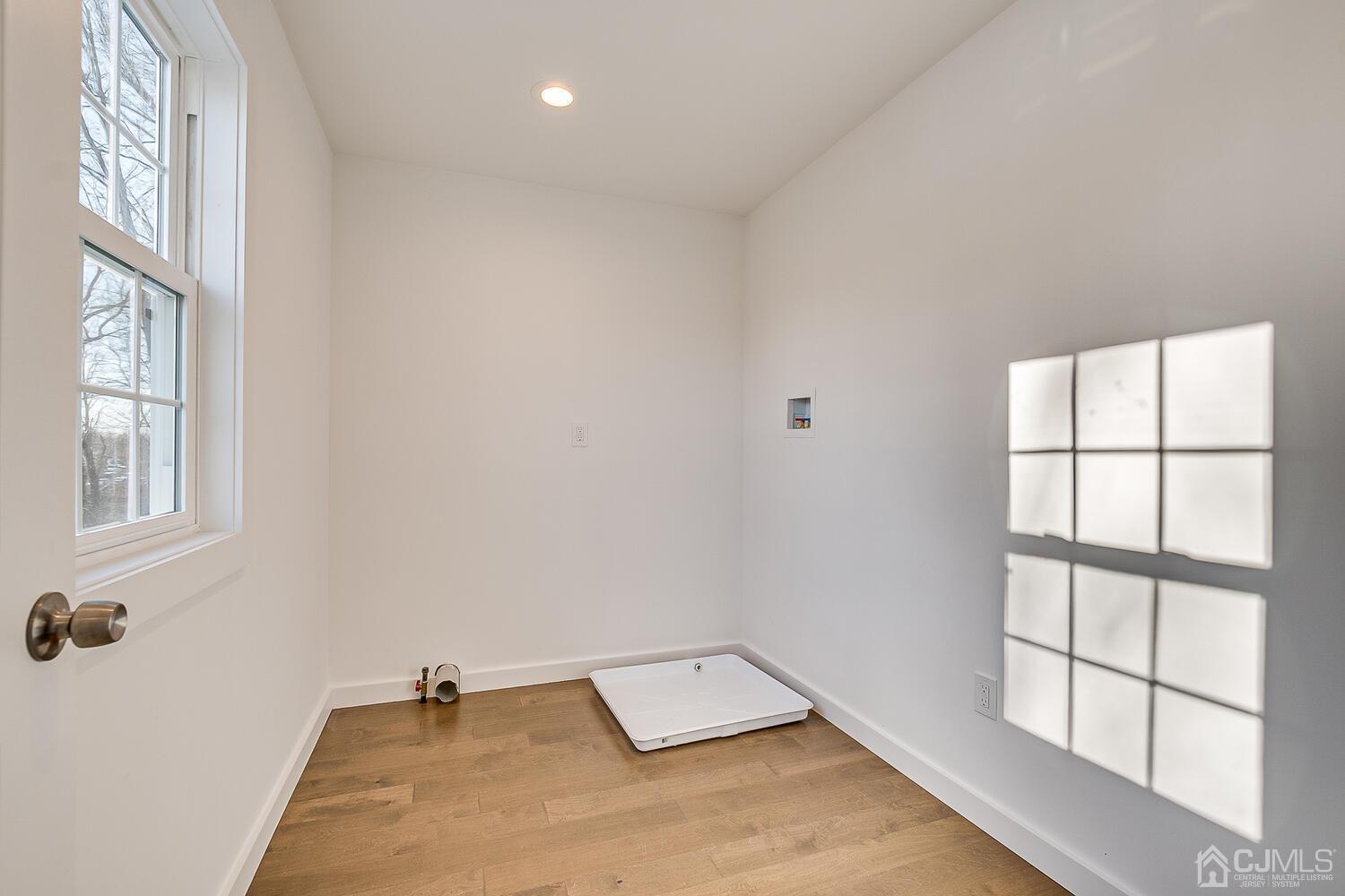 31 Sturgis Road Edison, NJ 08817 - Photo 32 of 35 an empty room with a window