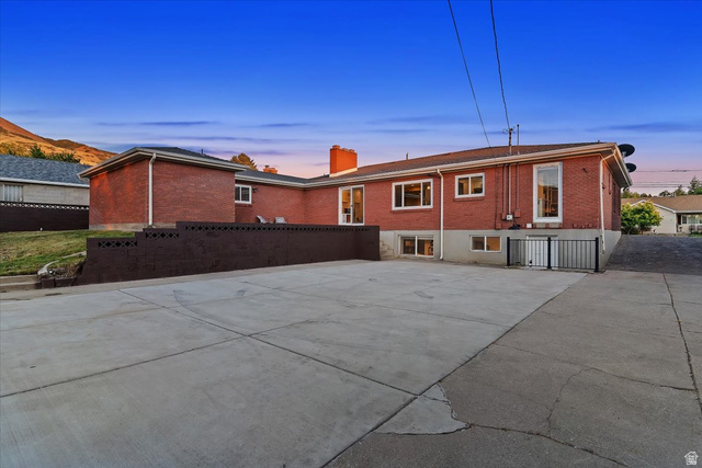 555 East Pages Lane Centerville, UT 84014 - Photo 3 of 57