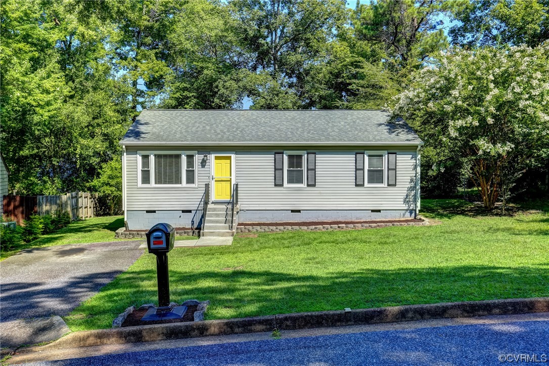 1522 Rayburn Road Richmond, VA 23235 - Photo 5 of 38 a front view of a house with garden