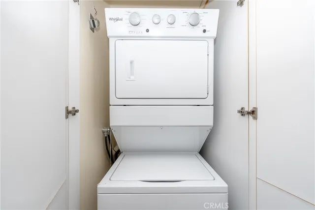 a close up view of a washer and dryer