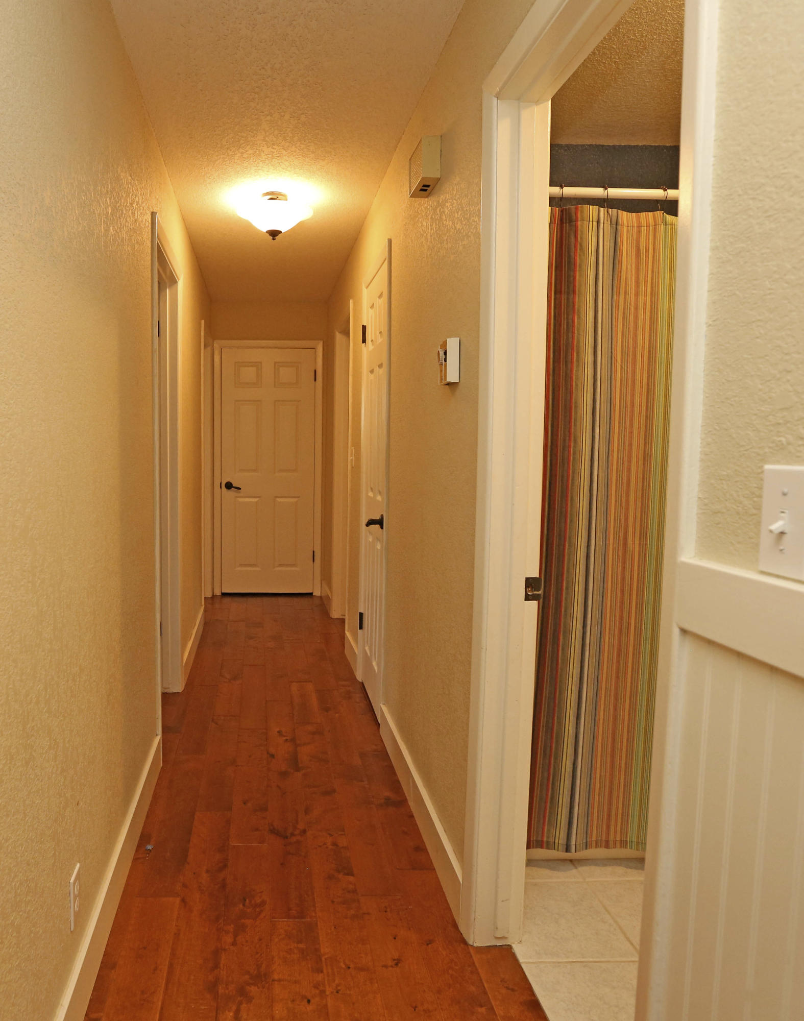 21212 Old Alturas Road Redding, CA 96003 - Photo 13 of 25 Hallway