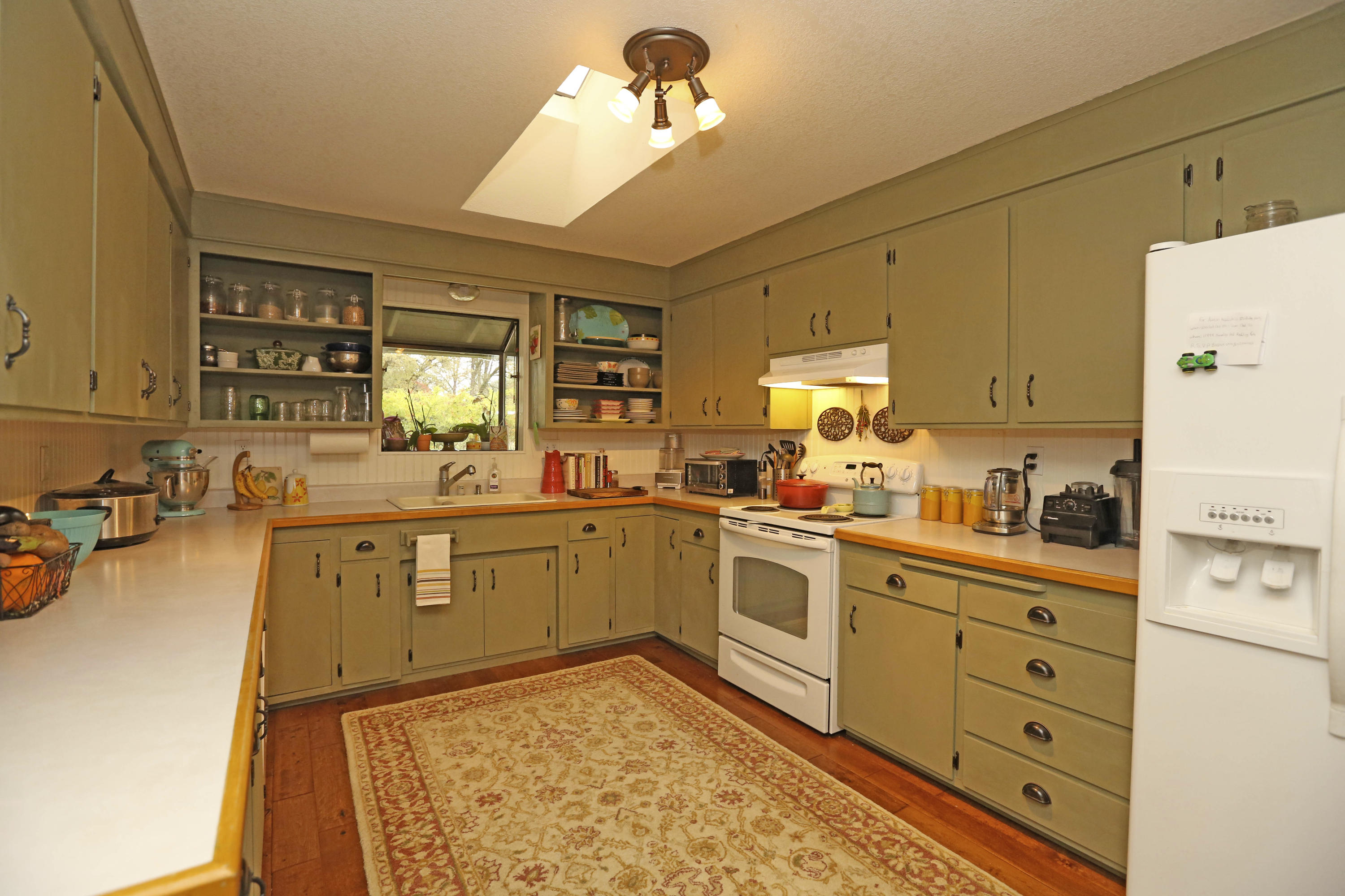 21212 Old Alturas Road Redding, CA 96003 - Photo 8 of 25 Kitchen