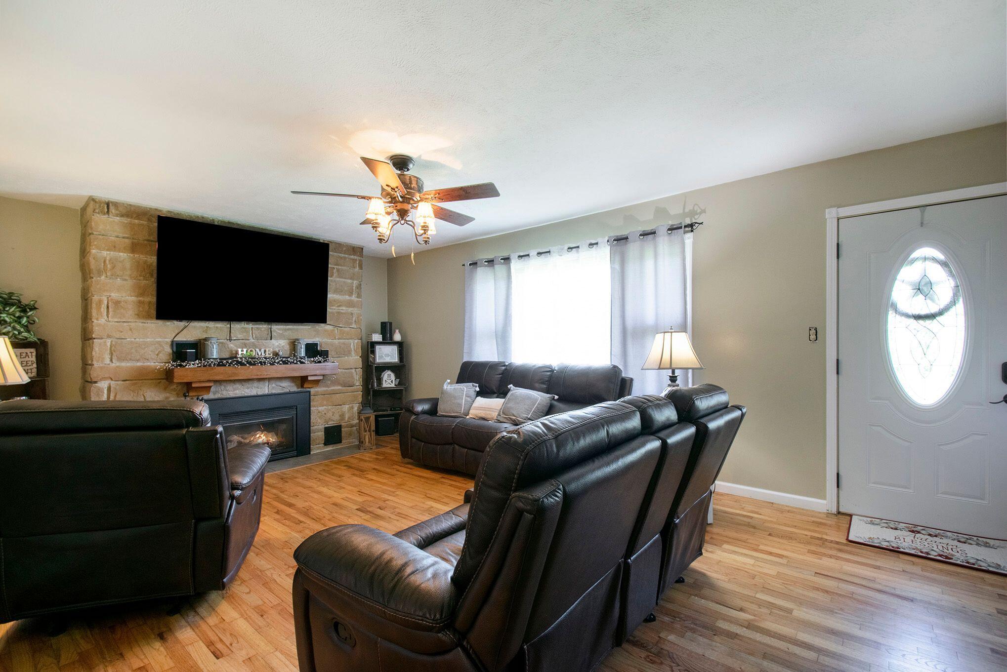 9420 Danneffel Road Watervliet, MI 49098 - Photo 5 of 24 Living Room #1