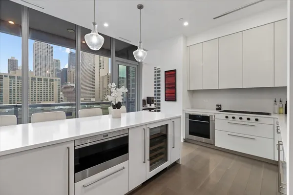 $8,300 | 403 North Wabash Avenue, Unit 10C, Chicago, IL 60611