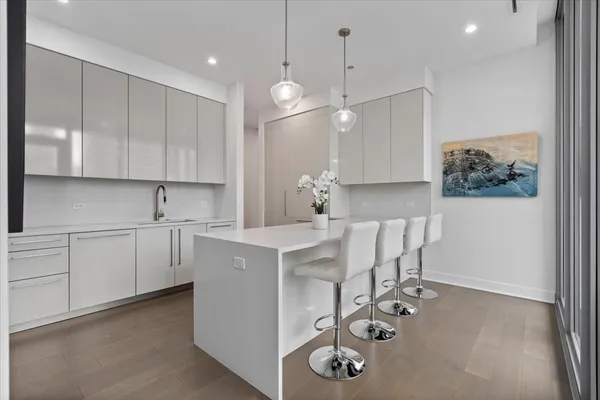 $8,300 | 403 North Wabash Avenue, Unit 10C, Chicago, IL 60611