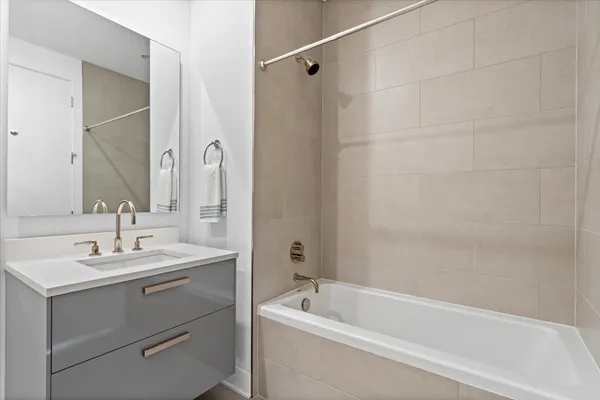 $8,300 | 403 North Wabash Avenue, Unit 10C, Chicago, IL 60611