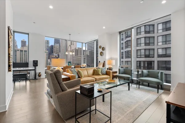 $8,300 | 403 North Wabash Avenue, Unit 10C, Chicago, IL 60611