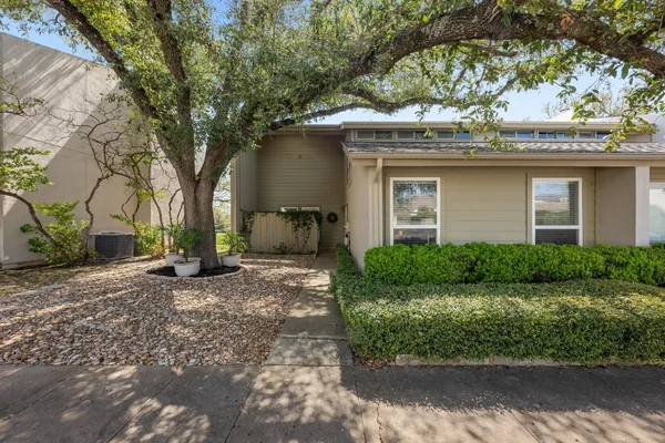 $2,600 | 100 Lido Circle, Unit B2, Lakeway, TX 78734