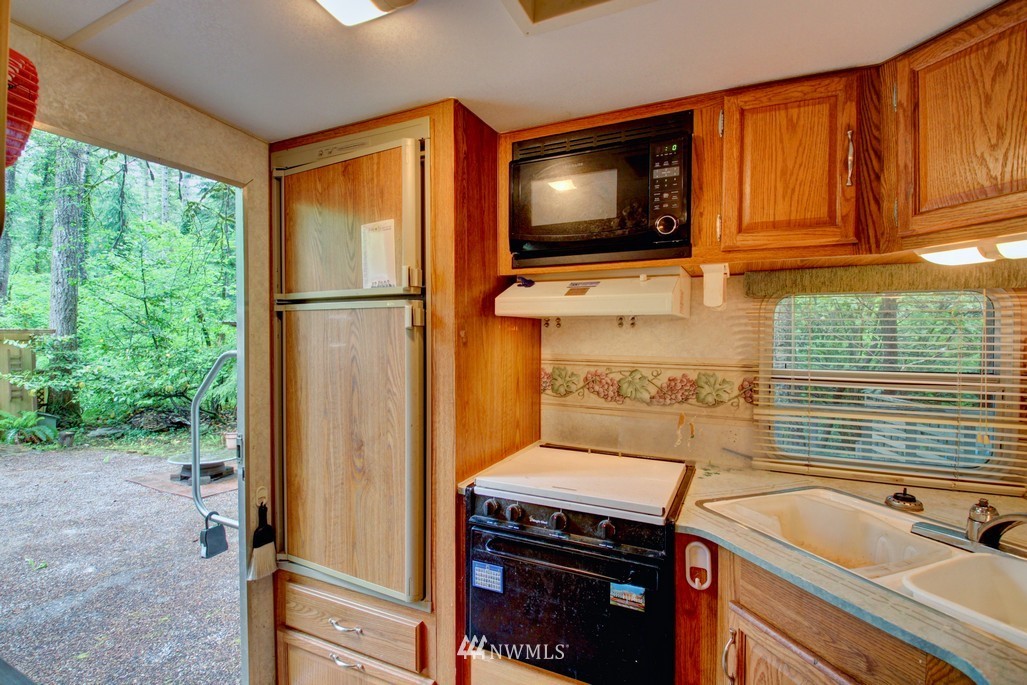 1051 Tower Road Maple Falls, WA 98266 - Photo 3 of 29 Gallery Image 3
