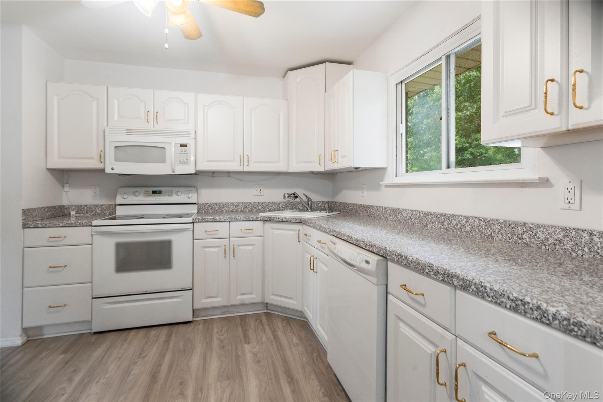 39 Wolf Hollow Road Centereach, NY 11720 - Photo 12 of 35
