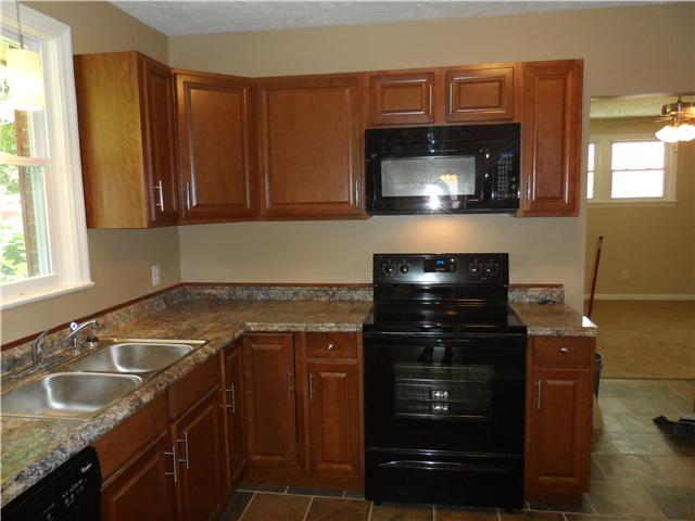310 Golfview Lane Springfield, TN 37172 - Photo 5 of 12 New appliances.