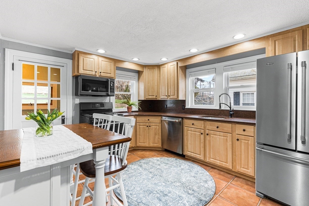 229 Fulton Street Medford, MA 02155 - Photo 11 of 34