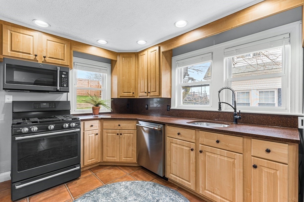 229 Fulton Street Medford, MA 02155 - Photo 12 of 34