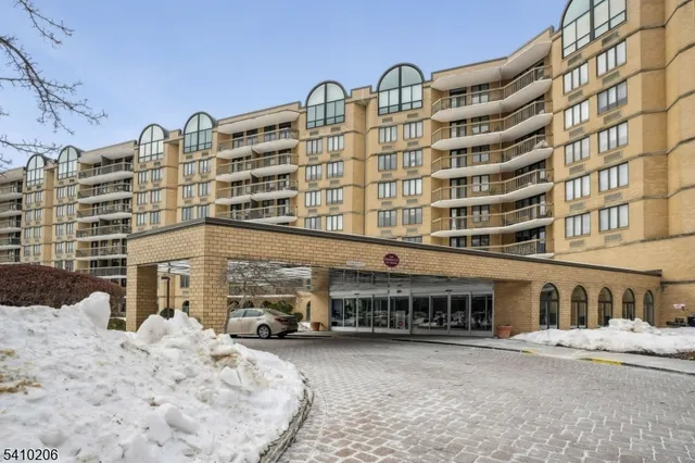 $239,000 | 10 Smith Manor Boulevard, Unit 107, West Orange, NJ 07052