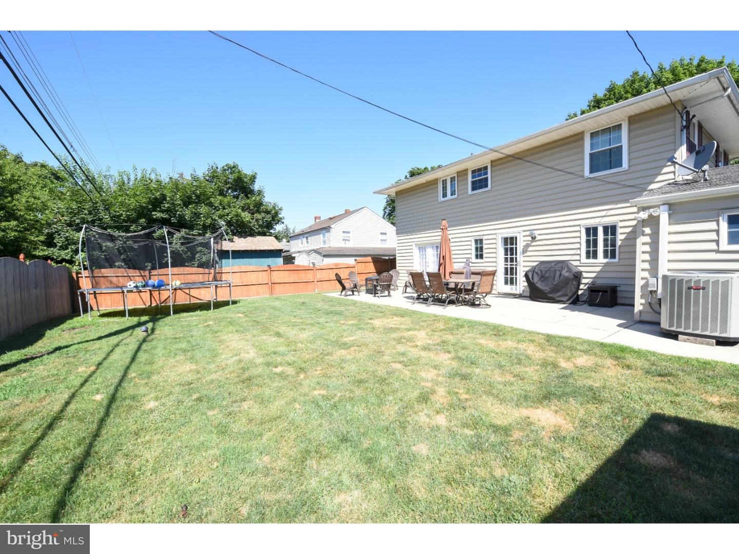 76 Terrace Road Levittown, PA 19056 - Photo 4 of 17