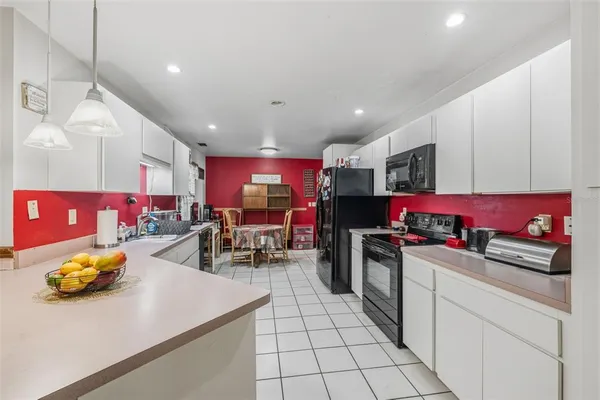 $525,000 | 4936 Mineola Place, Palm Harbor, FL 34684