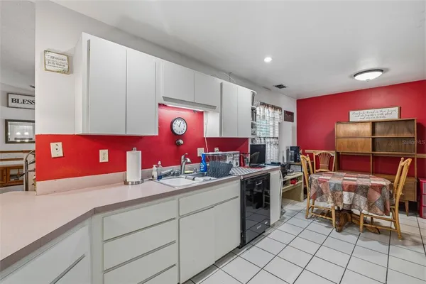 $525,000 | 4936 Mineola Place, Palm Harbor, FL 34684