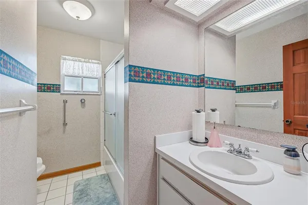 $525,000 | 4936 Mineola Place, Palm Harbor, FL 34684