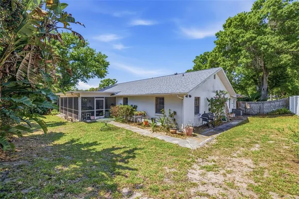 $525,000 | 4936 Mineola Place, Palm Harbor, FL 34684